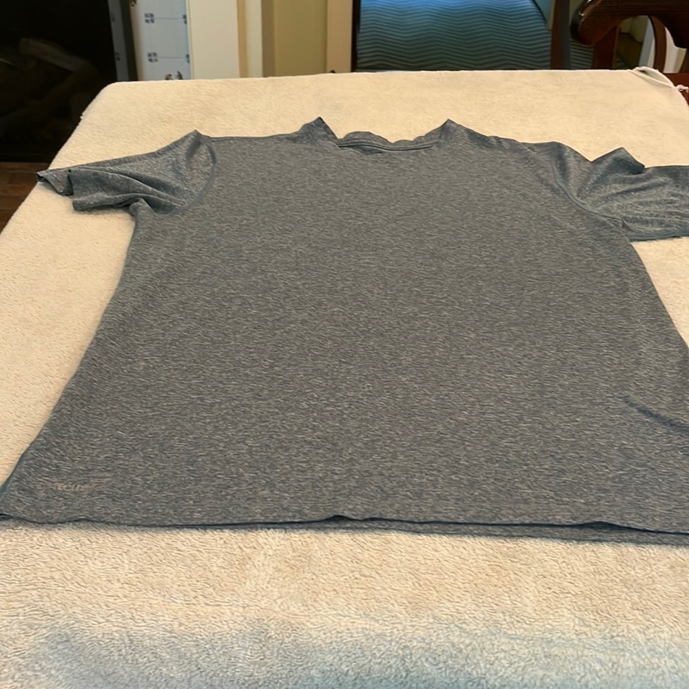 Eastern Mountain Sports T-Shirt Medium